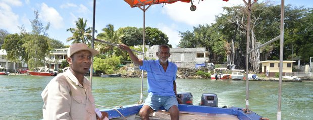 Deux-Frères: Pradeep, capitaine de bateau-taxi