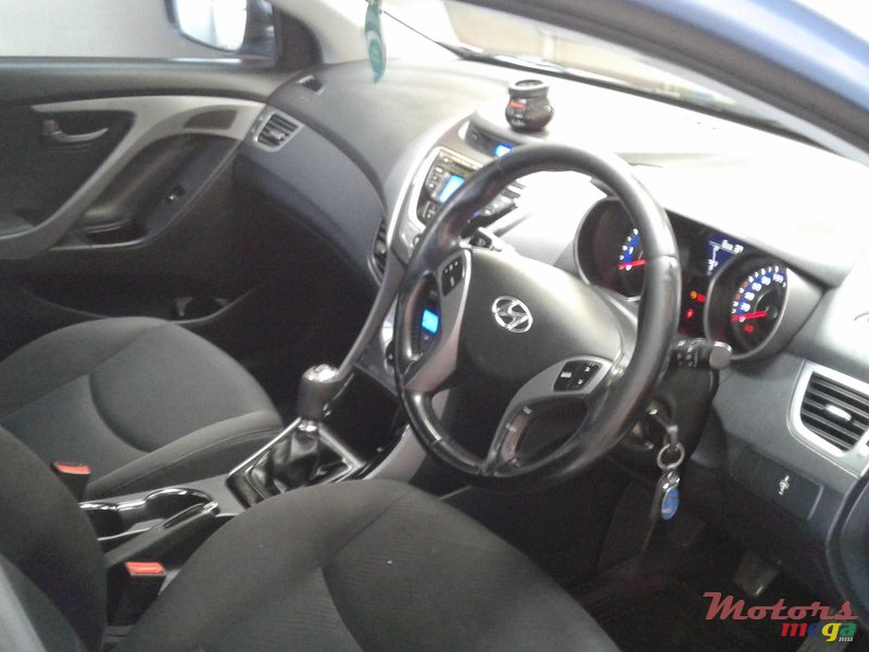 2013' Hyundai Elantra photo #5