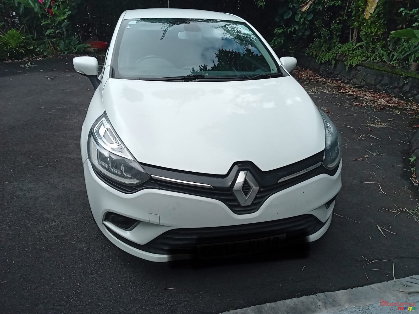 2019' Renault Clio photo #1