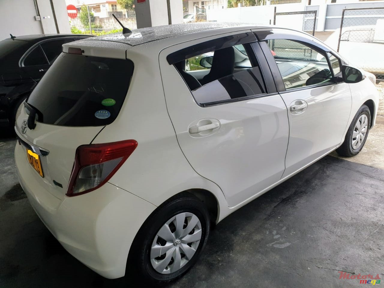 2013' Toyota Vitz photo #2