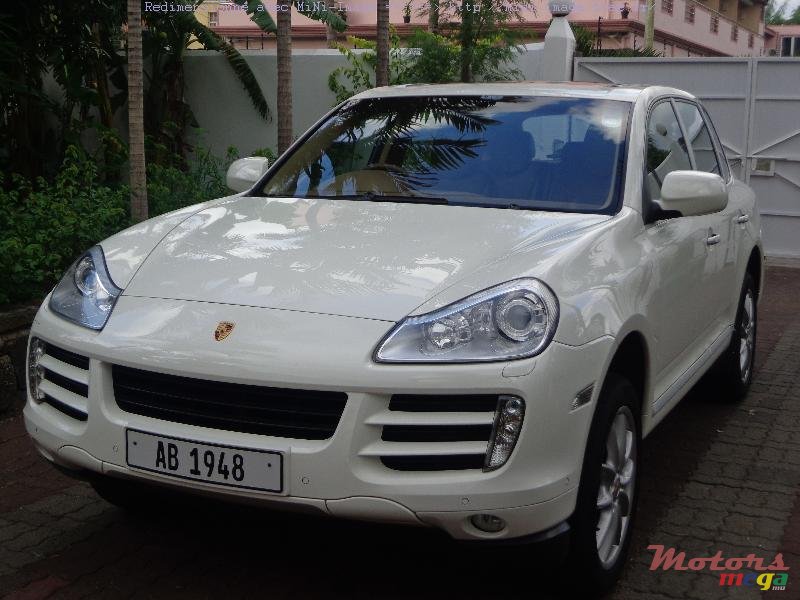 2008' Porsche Cayenne photo #1