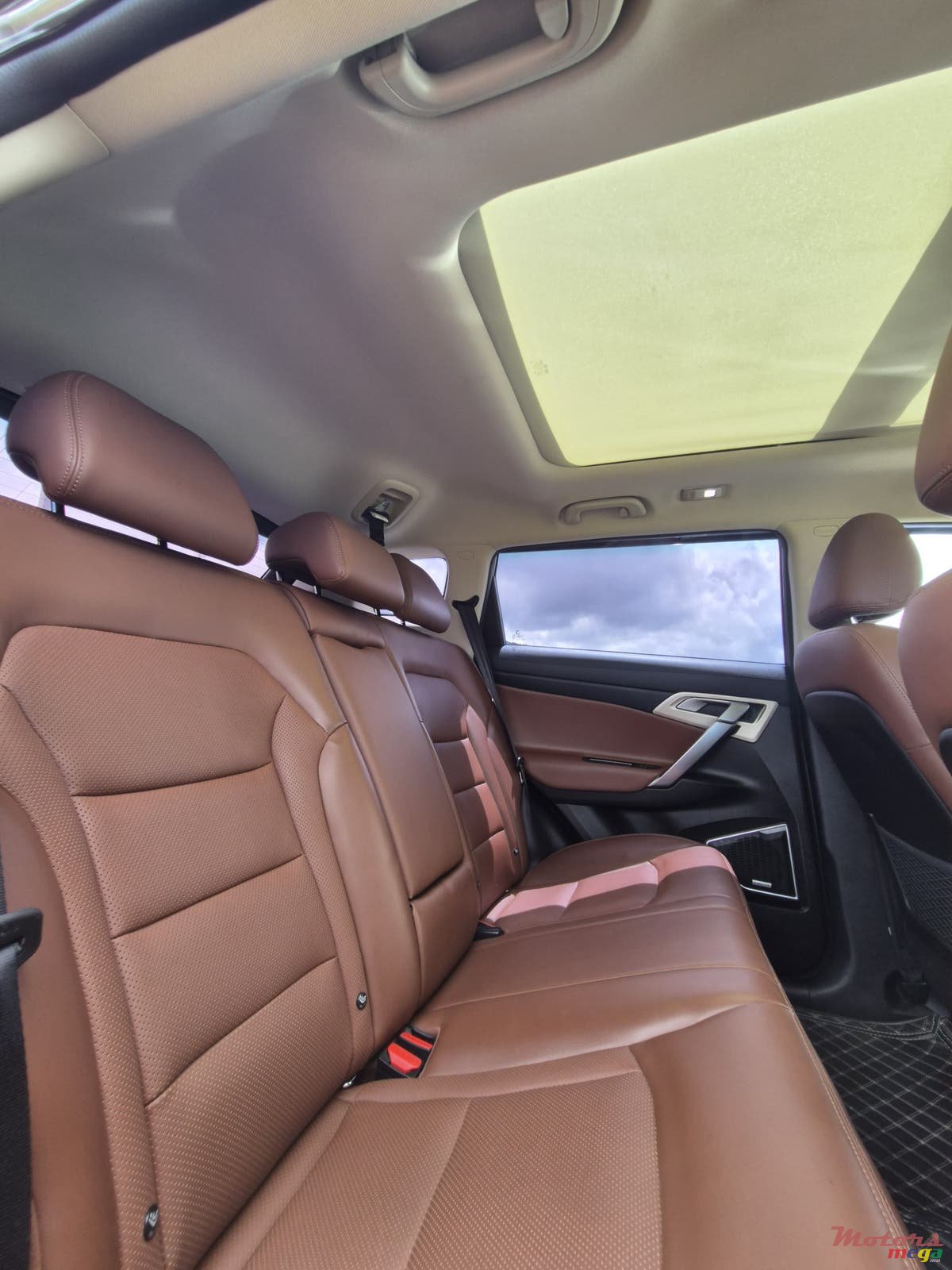 2022' Proton x70 photo #5