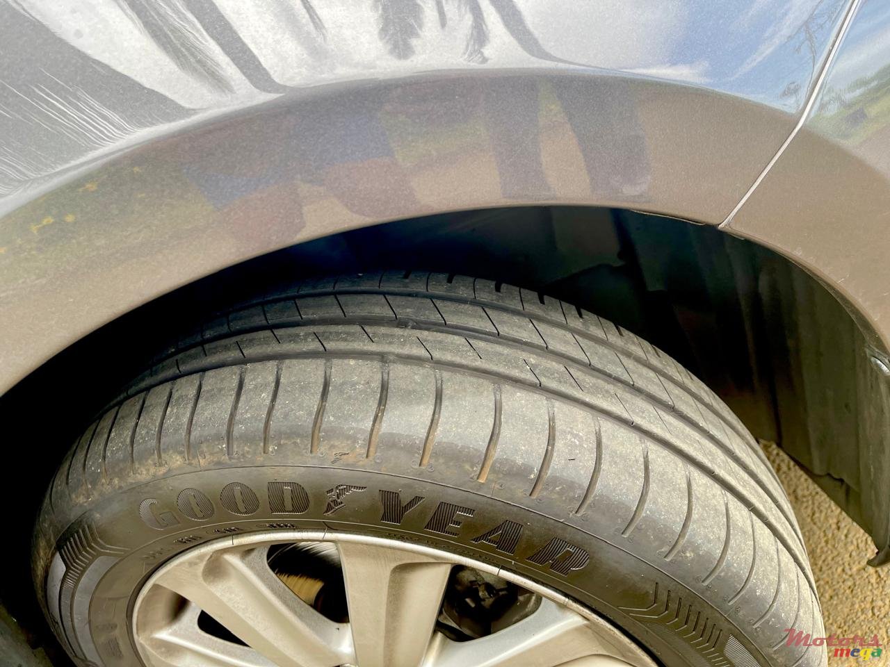 2017' Toyota Yaris photo #5