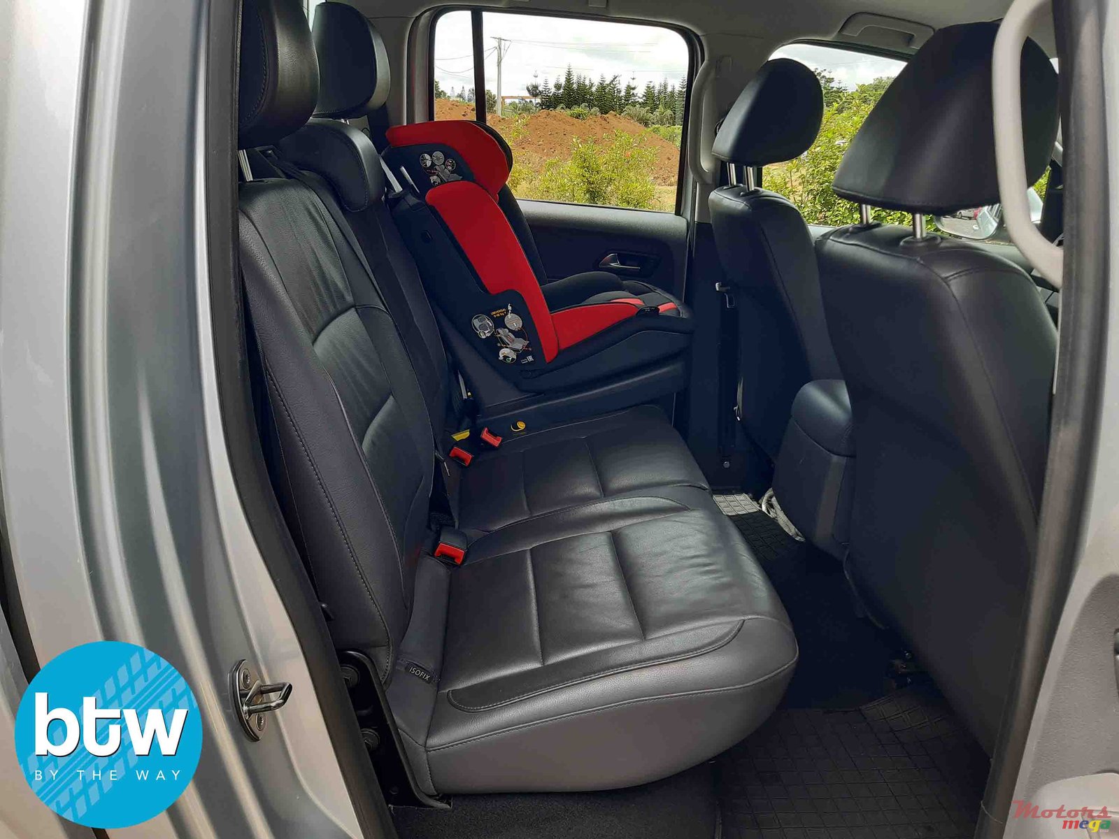 2015' Volkswagen Amarok 4X2 photo #3