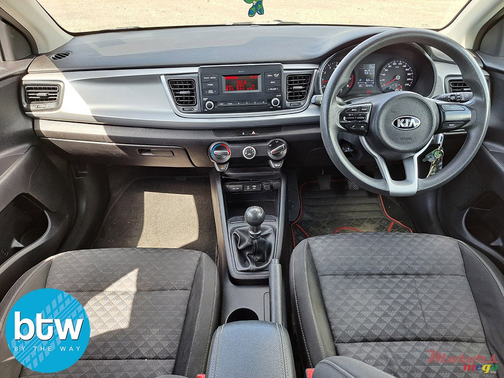 2017' Kia Rio photo #6