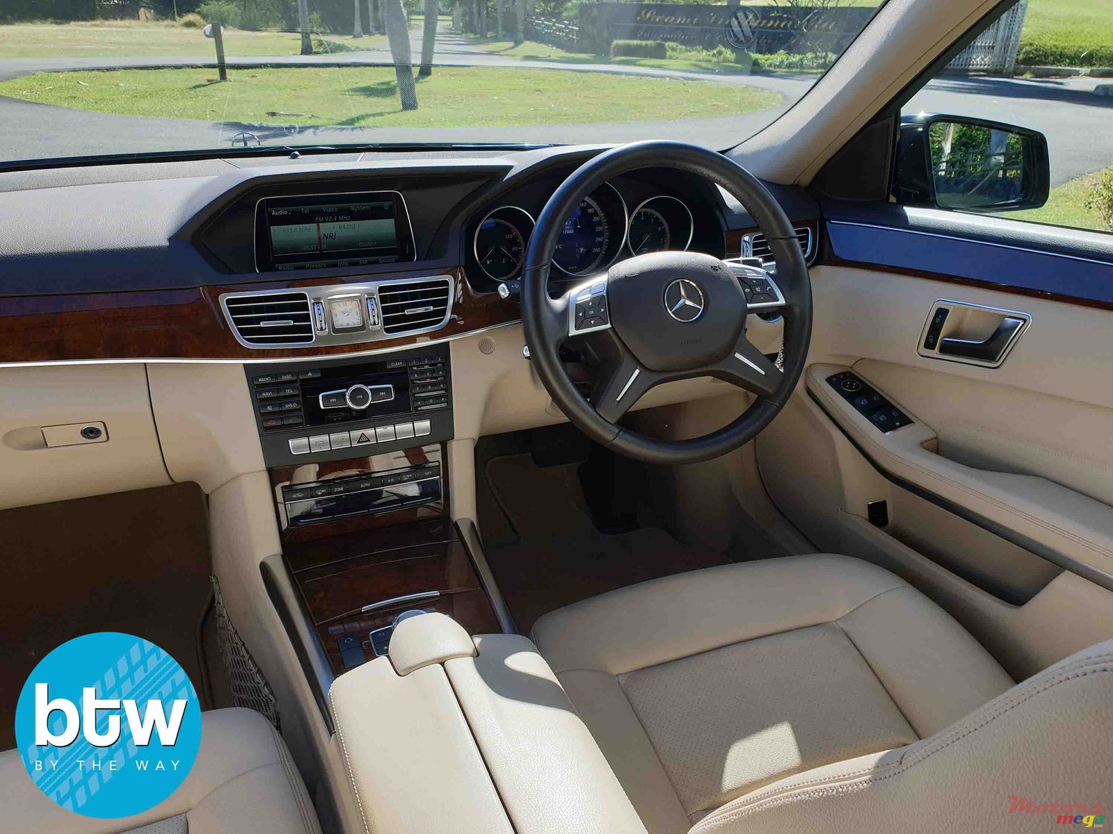 2013' Mercedes-Benz E-Class E200 photo #5