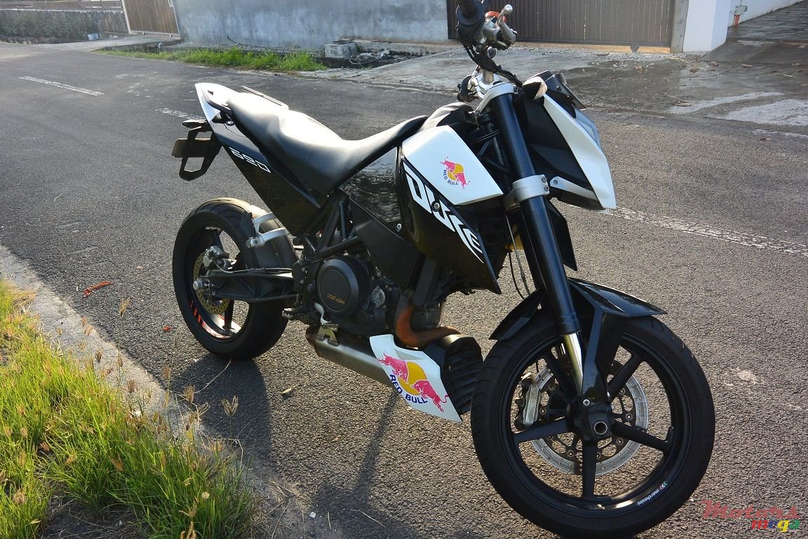 2013' KTM 690 DUKE photo #2