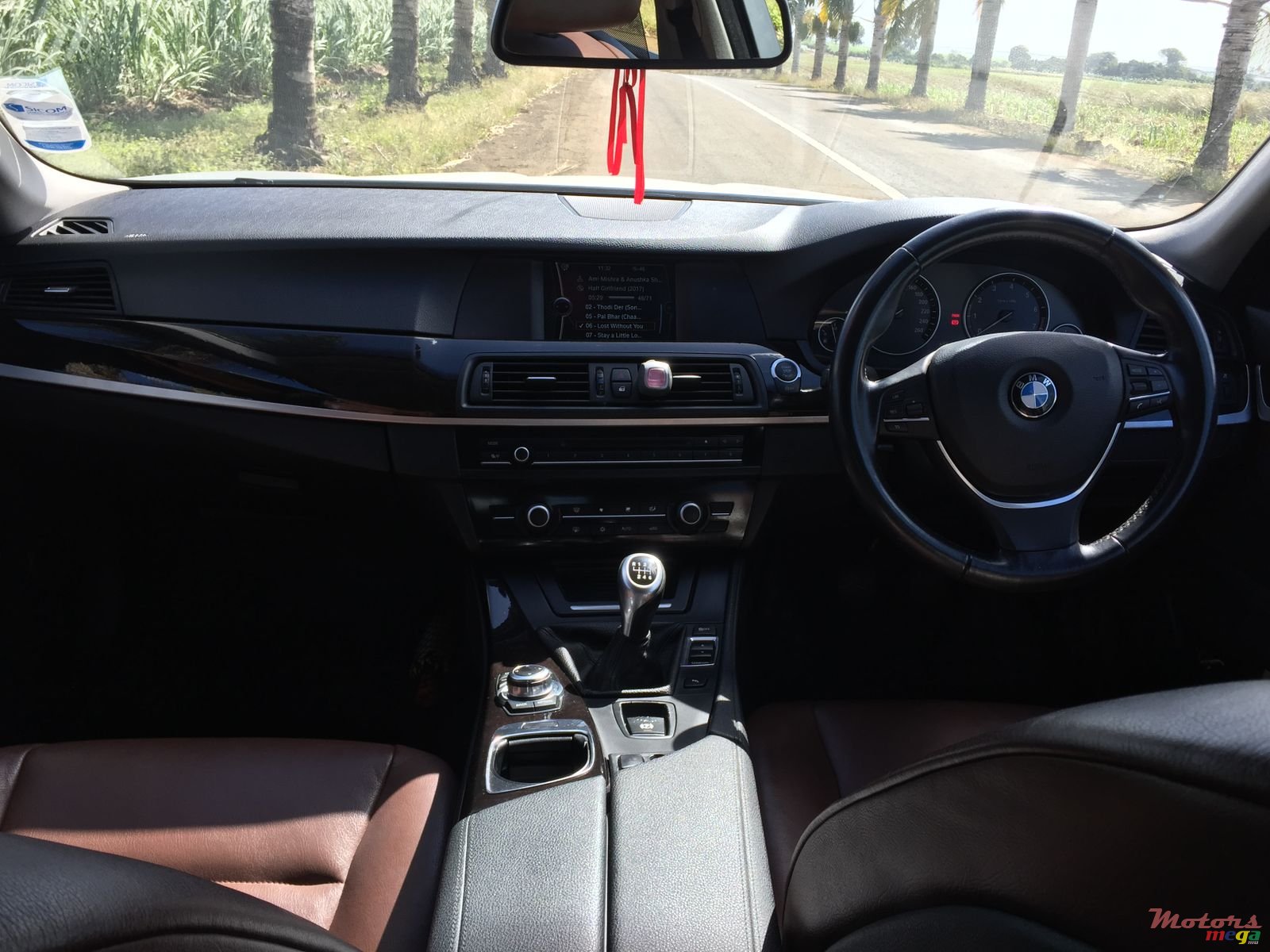 2012' BMW 5 Series photo #3