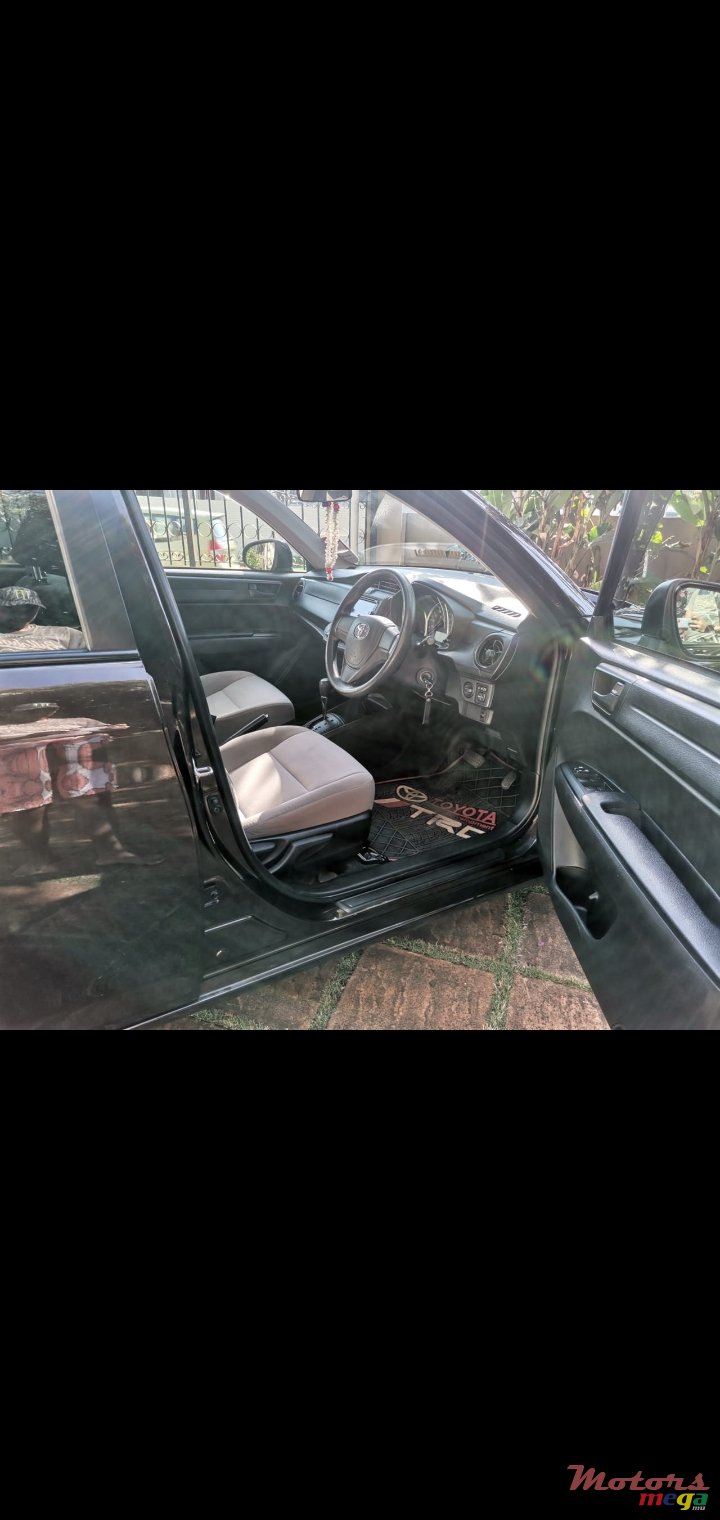 2015' Toyota Axio photo #4