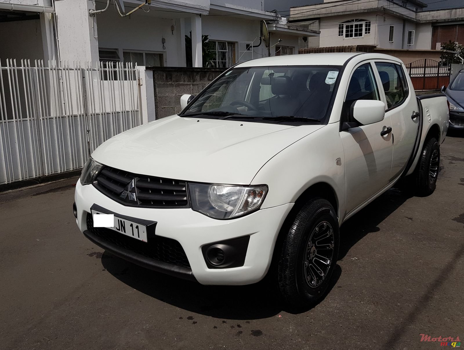 2011' Mitsubishi L 200 L200 2x4 photo #3