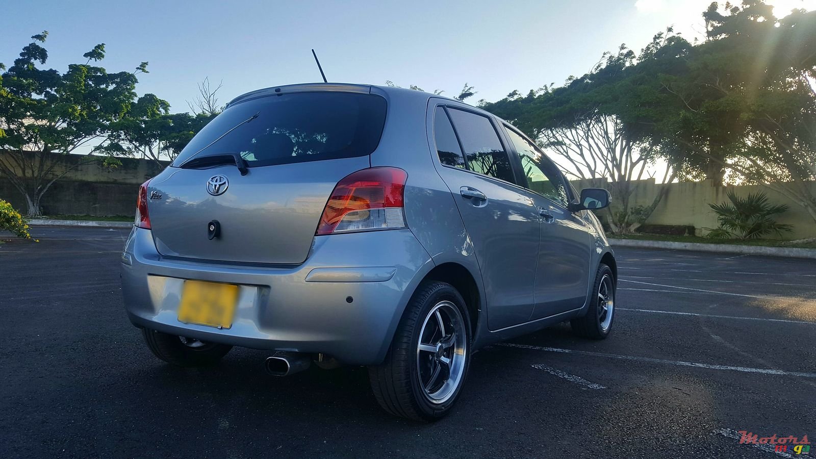 2009' Toyota Vitz photo #4