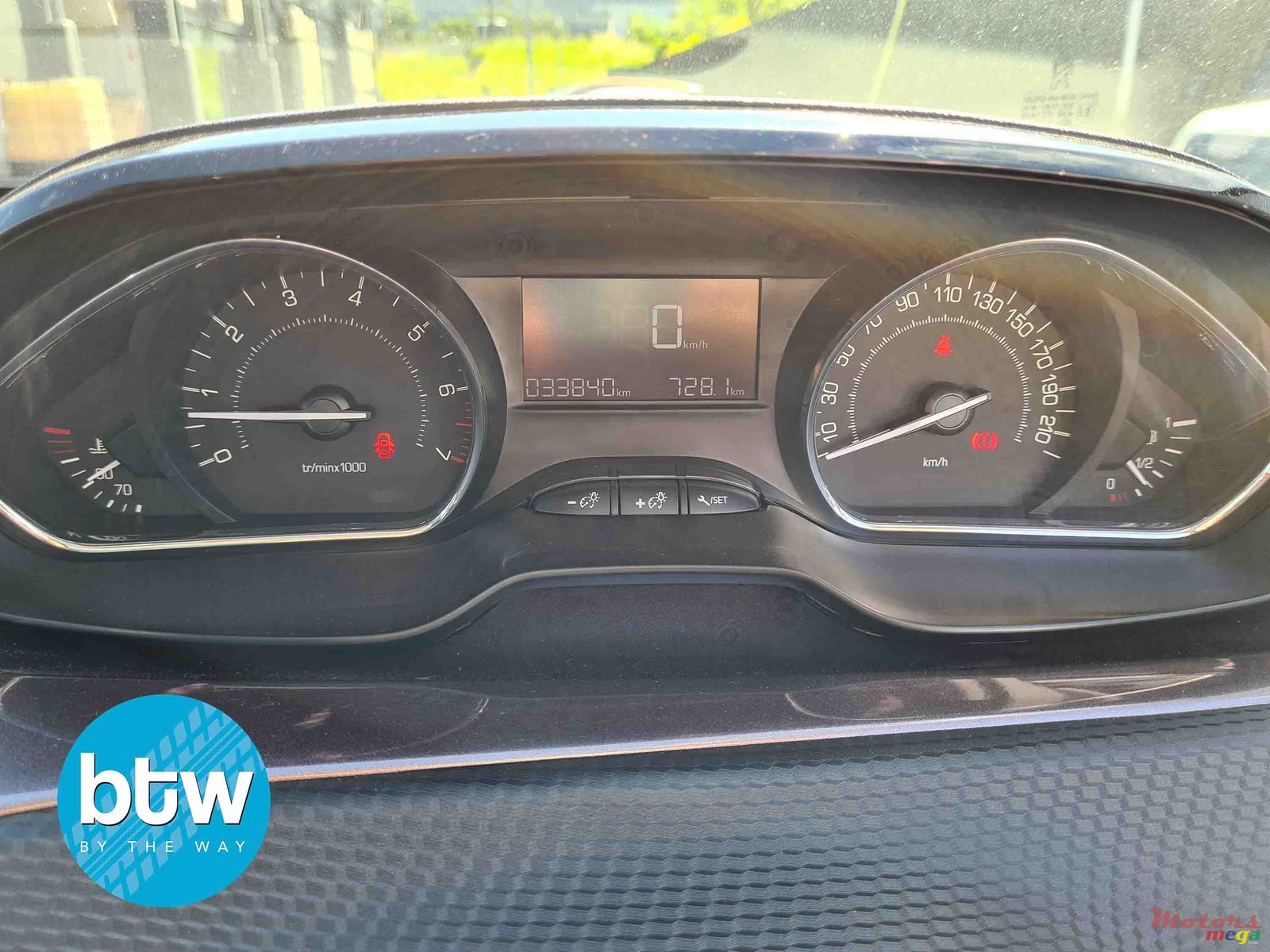 2014' Peugeot 2008 photo #6