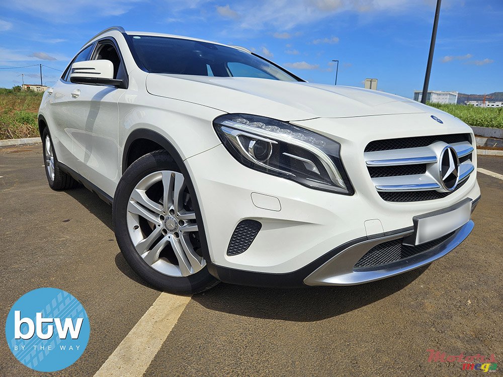 2015' Mercedes-Benz GLA 200 SPORT photo #1