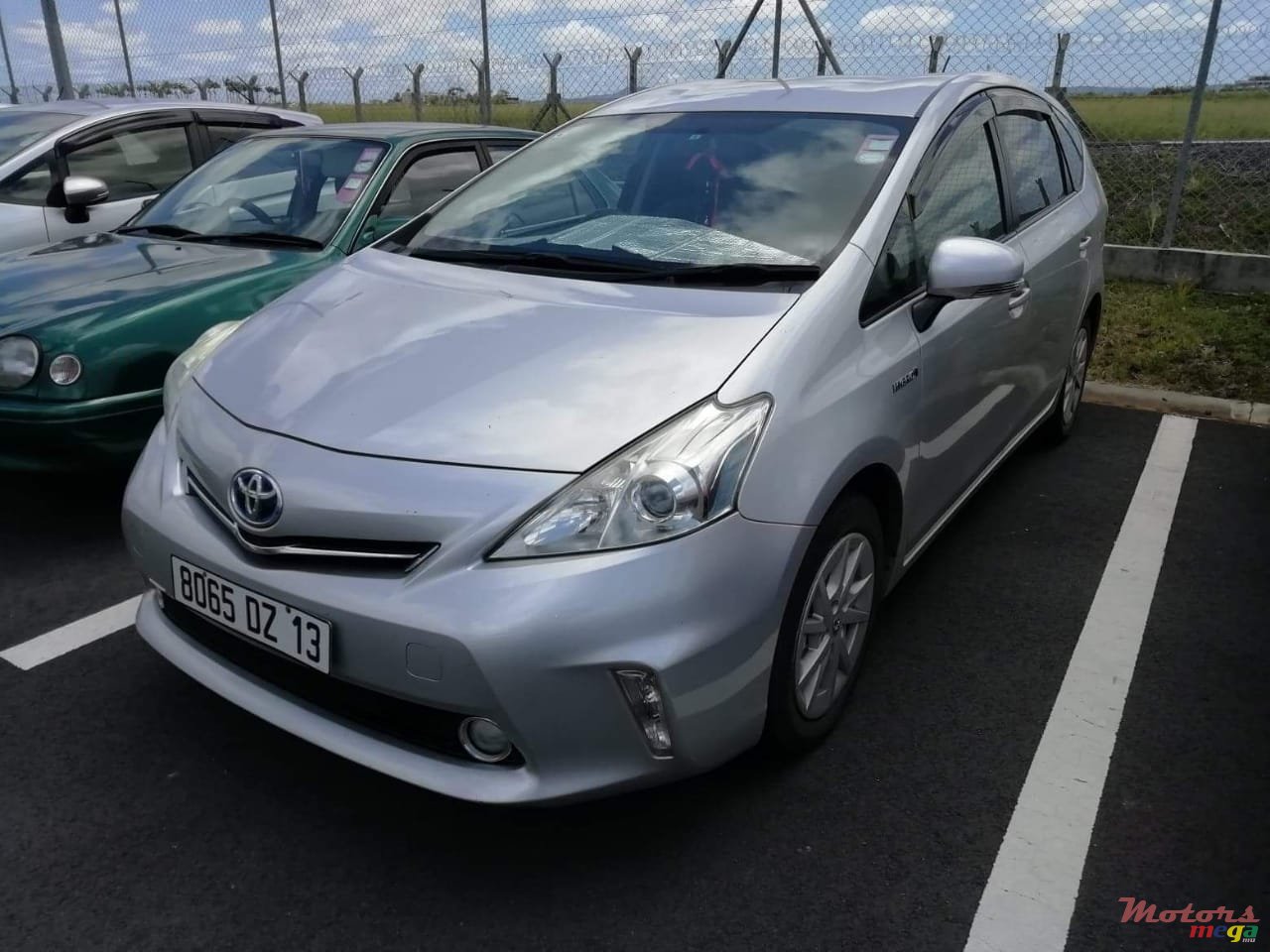 2013' Toyota Prius photo #3