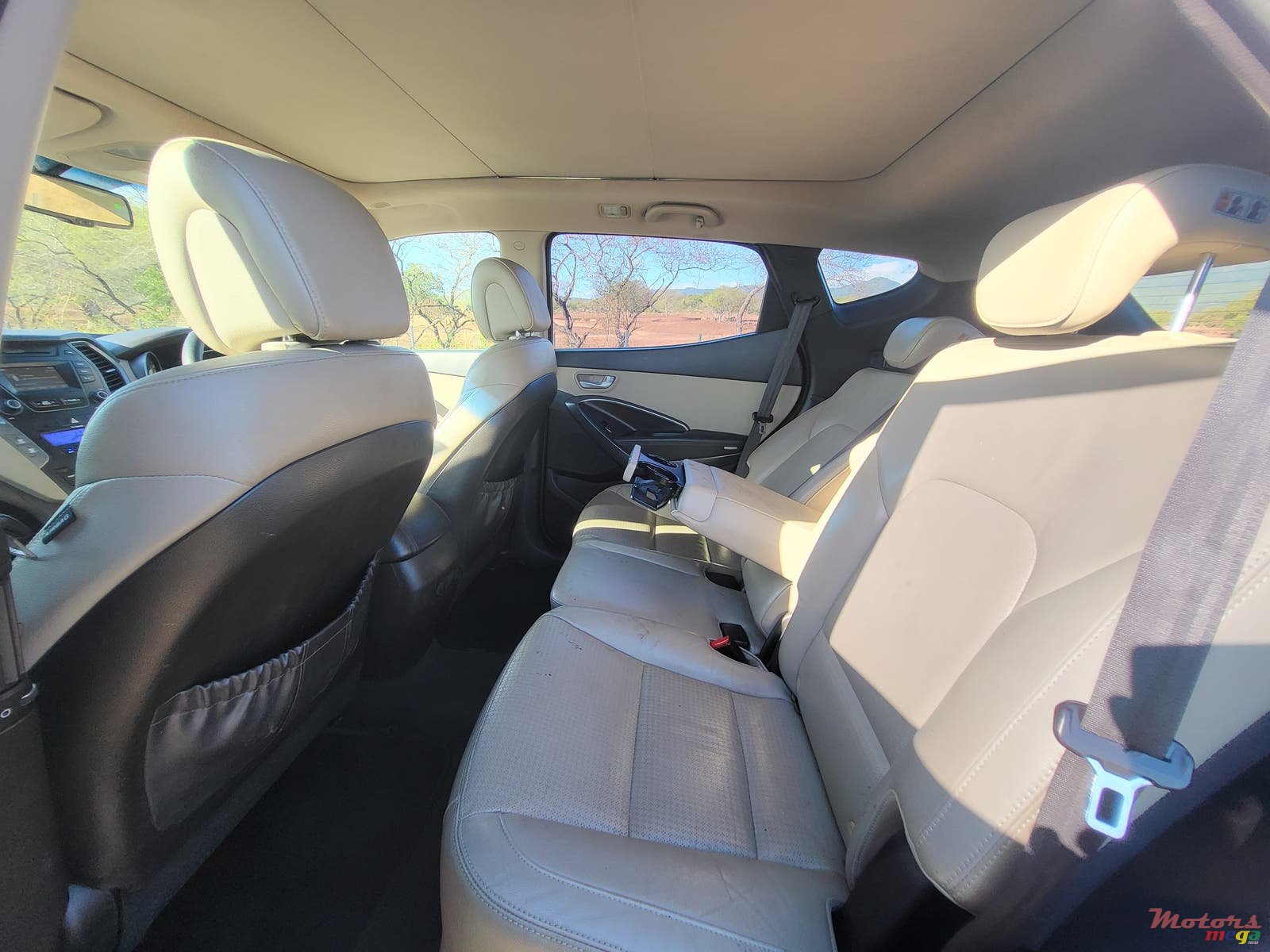 2014' Hyundai Santa Fe photo #7