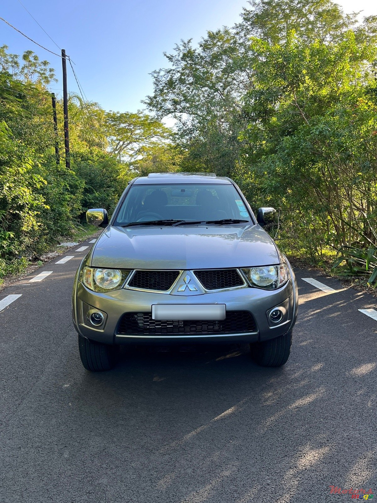 2014' Mitsubishi L200 photo #2