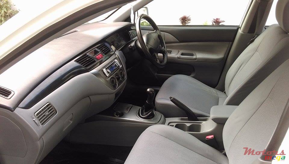 2009' Mitsubishi Lancer photo #5