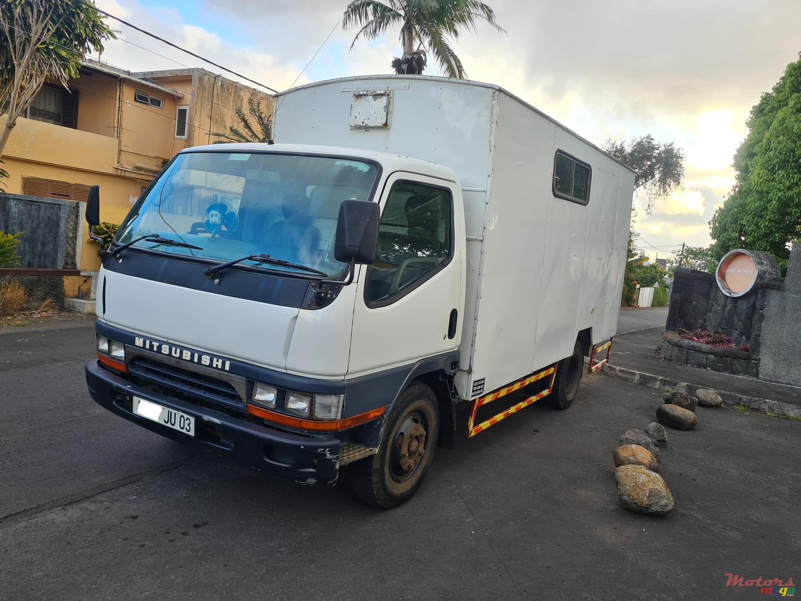 2003' Mitsubishi Canter 4 ton photo #2