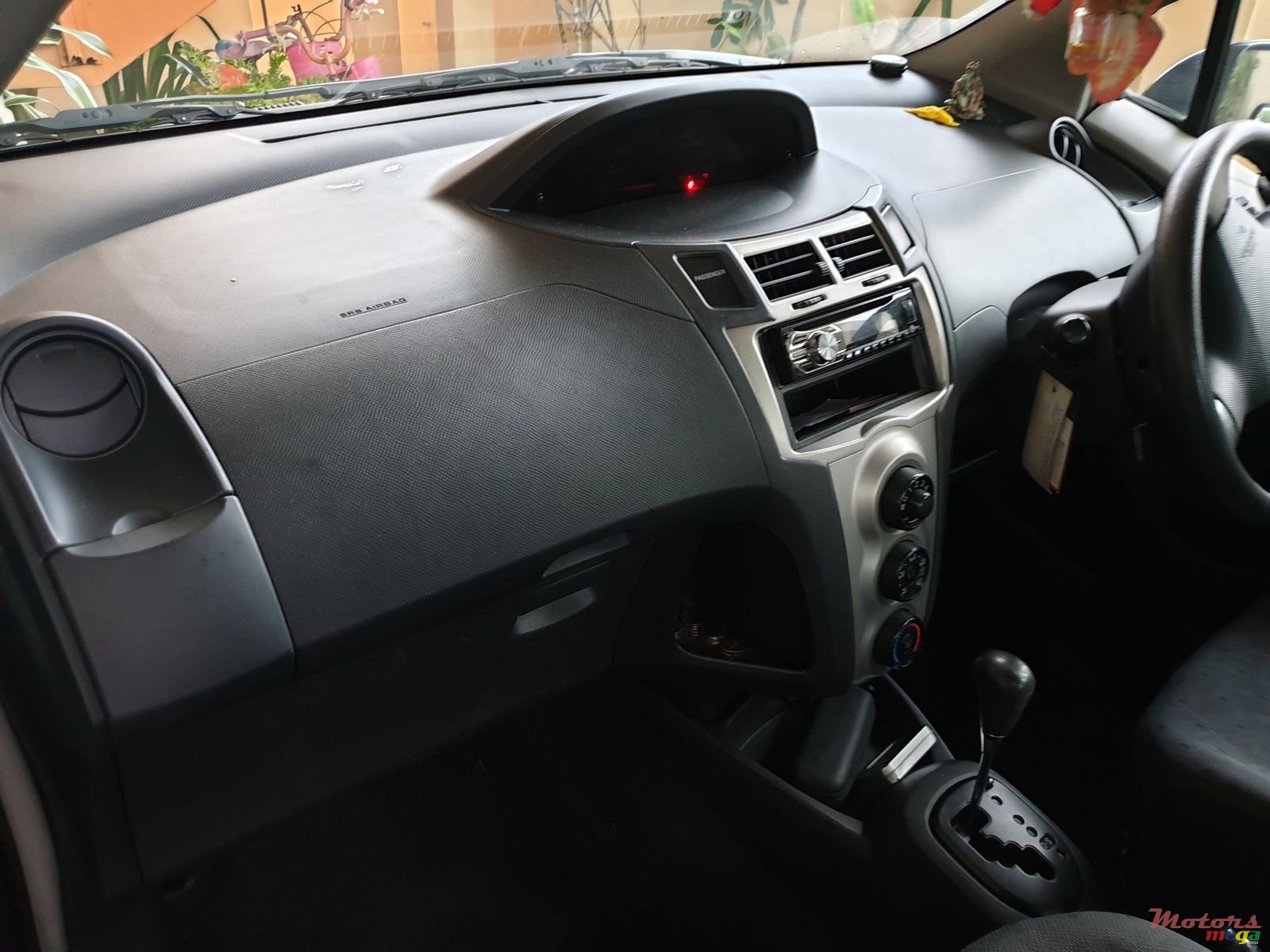 2010' Toyota Vitz photo #1