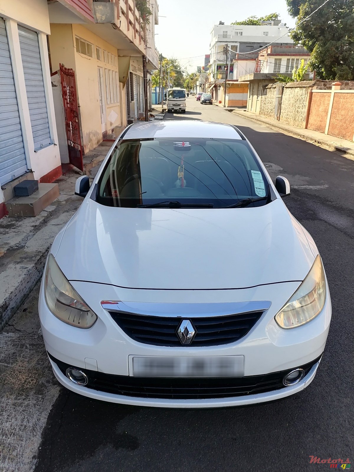 2013' Renault Fluence photo #6