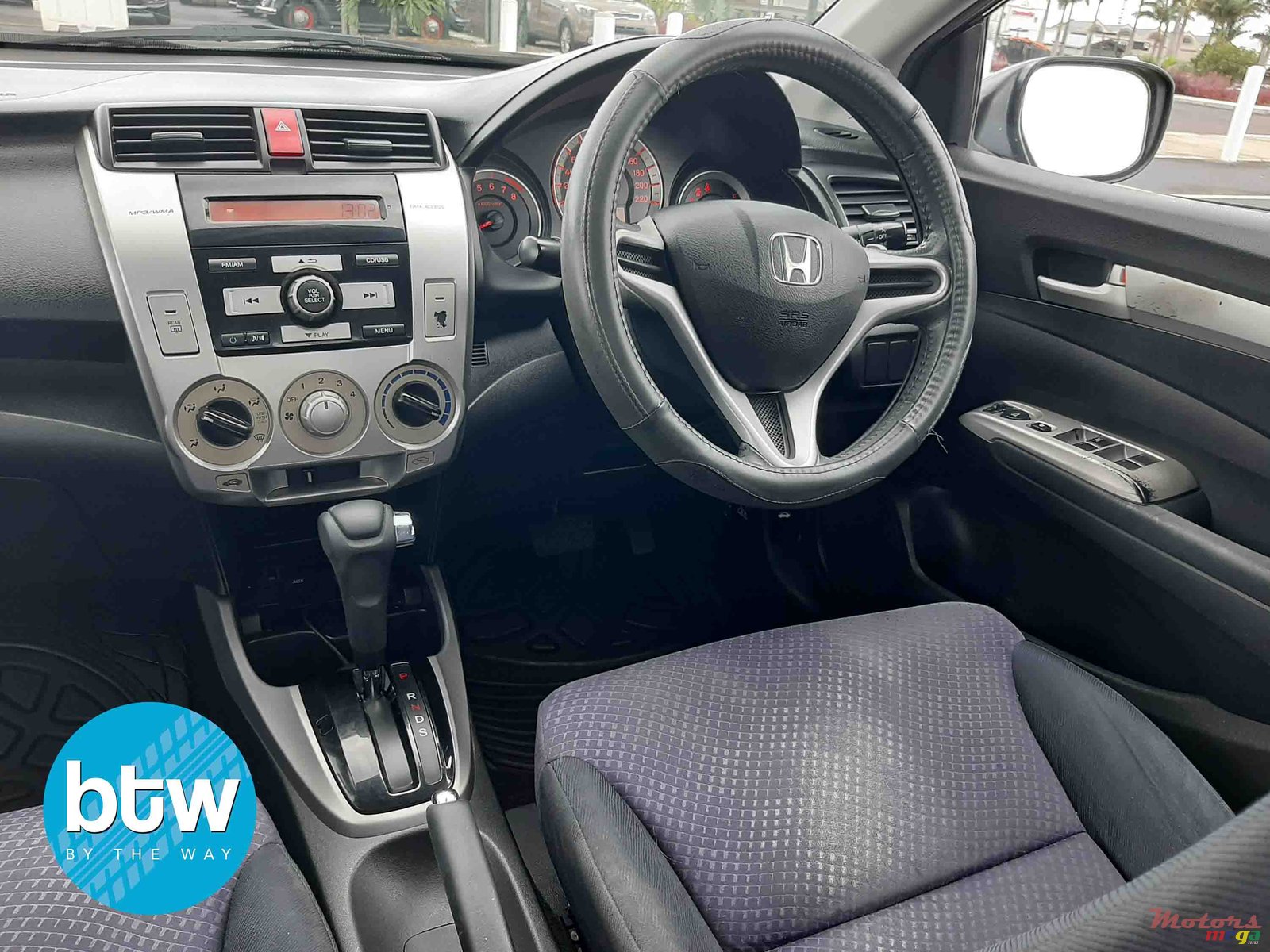 2010' Honda City photo #6