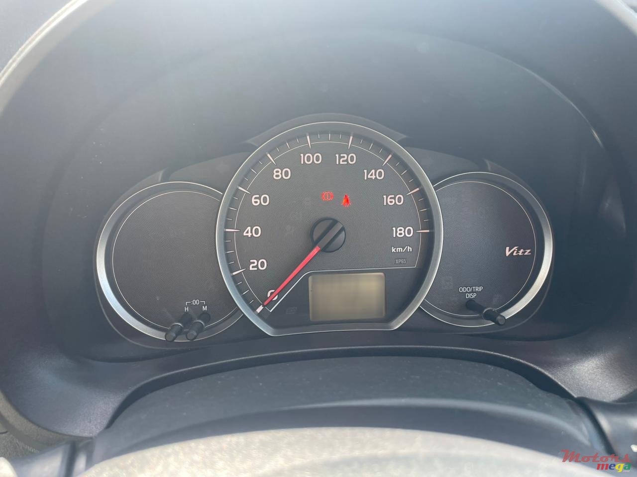 2013' Toyota Vitz photo #3