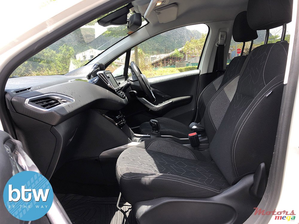 2017' Peugeot 2008 photo #6