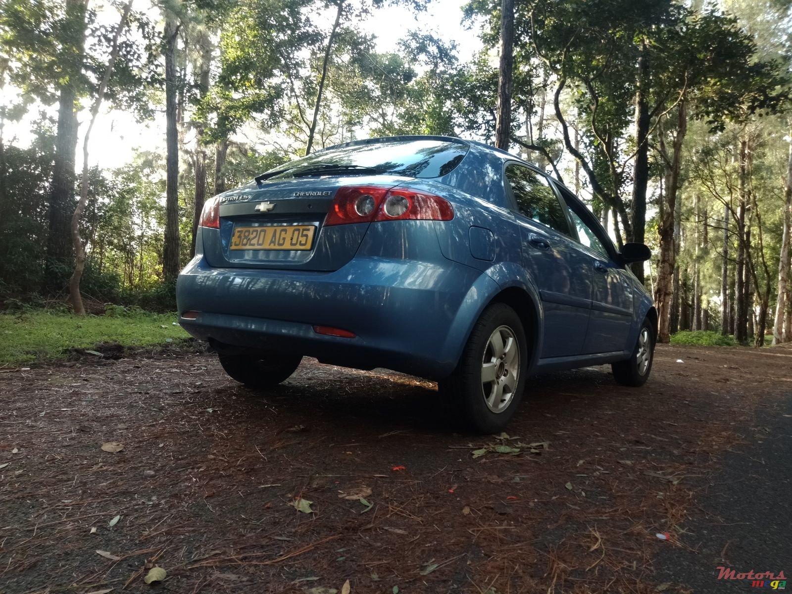 2005' Chevrolet Optra photo #2