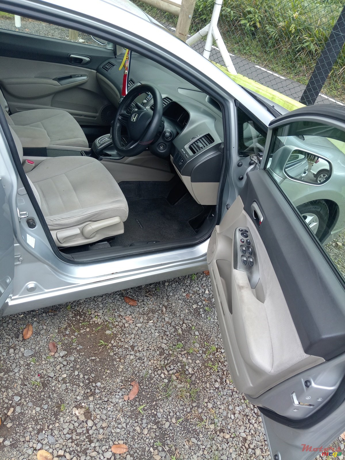 2011' Honda Civic Hybrid photo #5