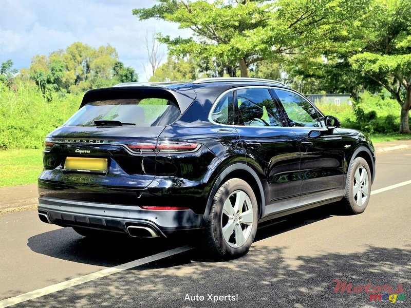2022' Porsche Cayenne photo #4