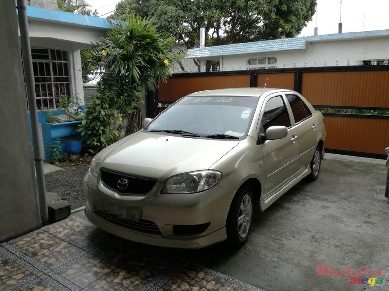 2004' Toyota Corolla Vios photo #1