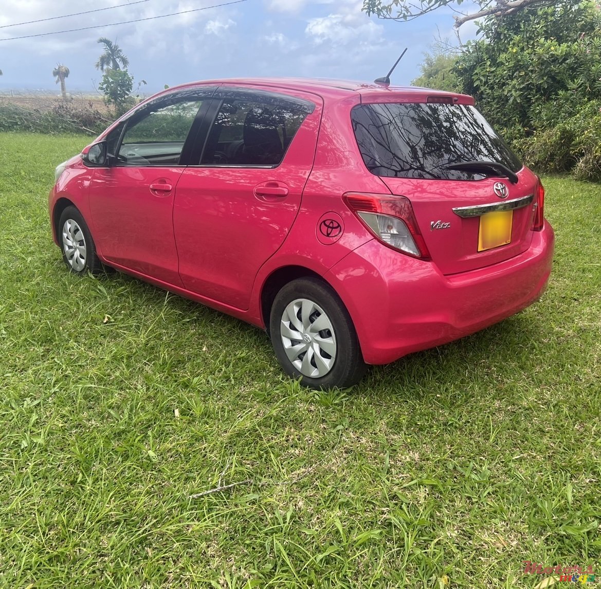 2011' Toyota Vitz photo #4