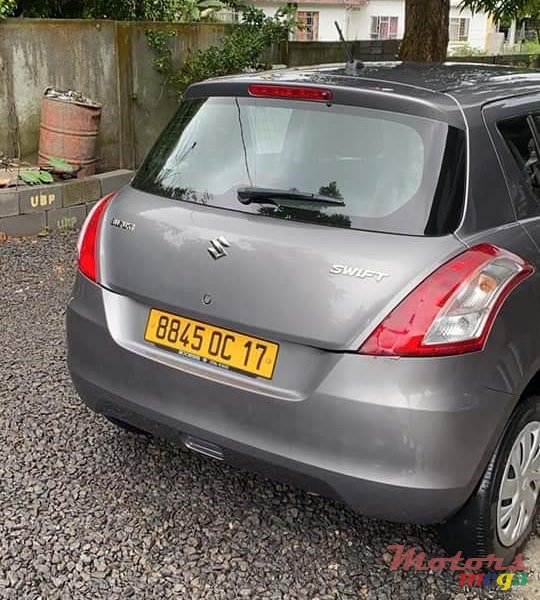 2017' Suzuki Swift India photo #5