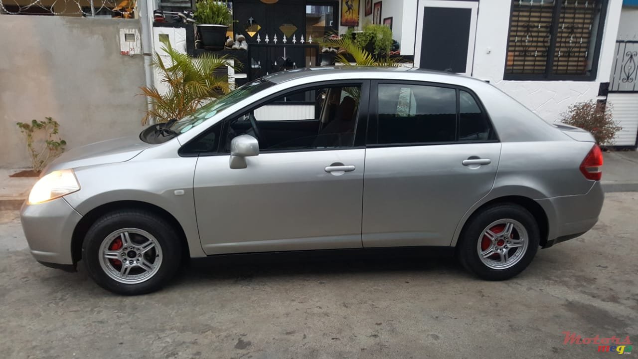 2007' Nissan Tiida photo #1