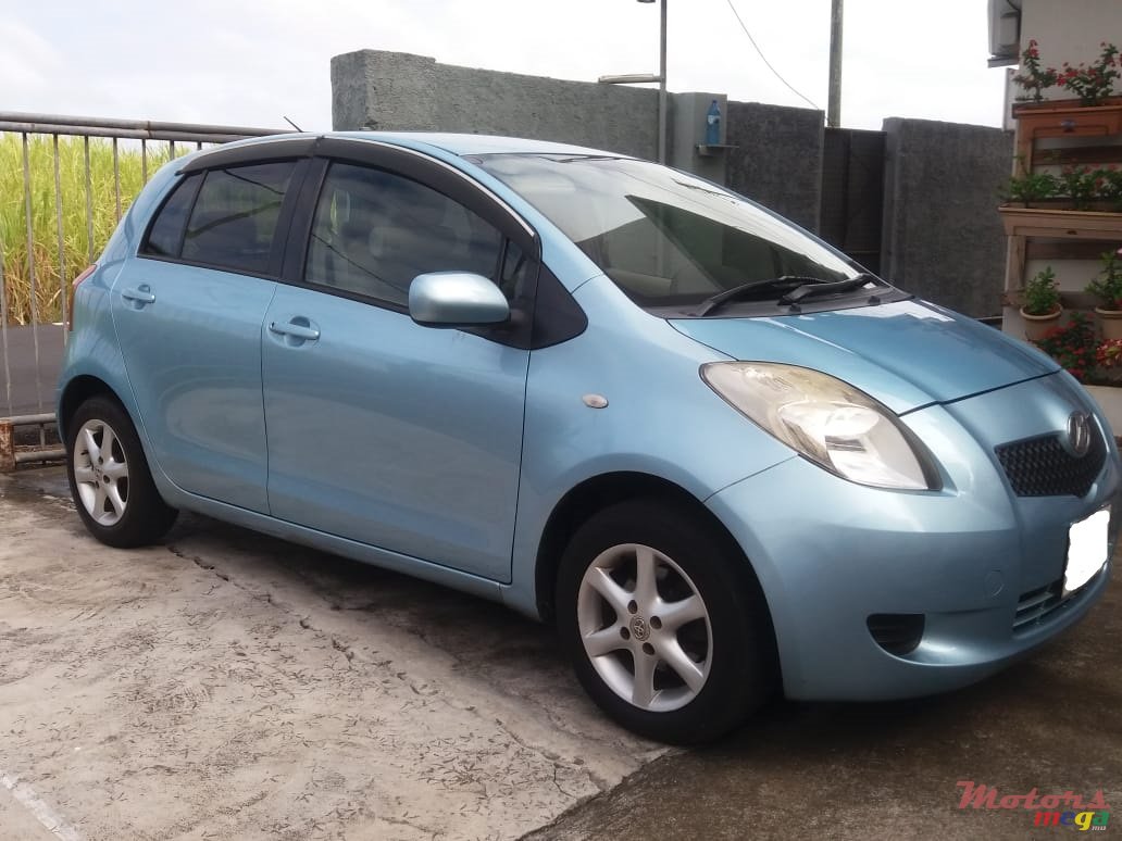 2006' Toyota Vitz photo #4