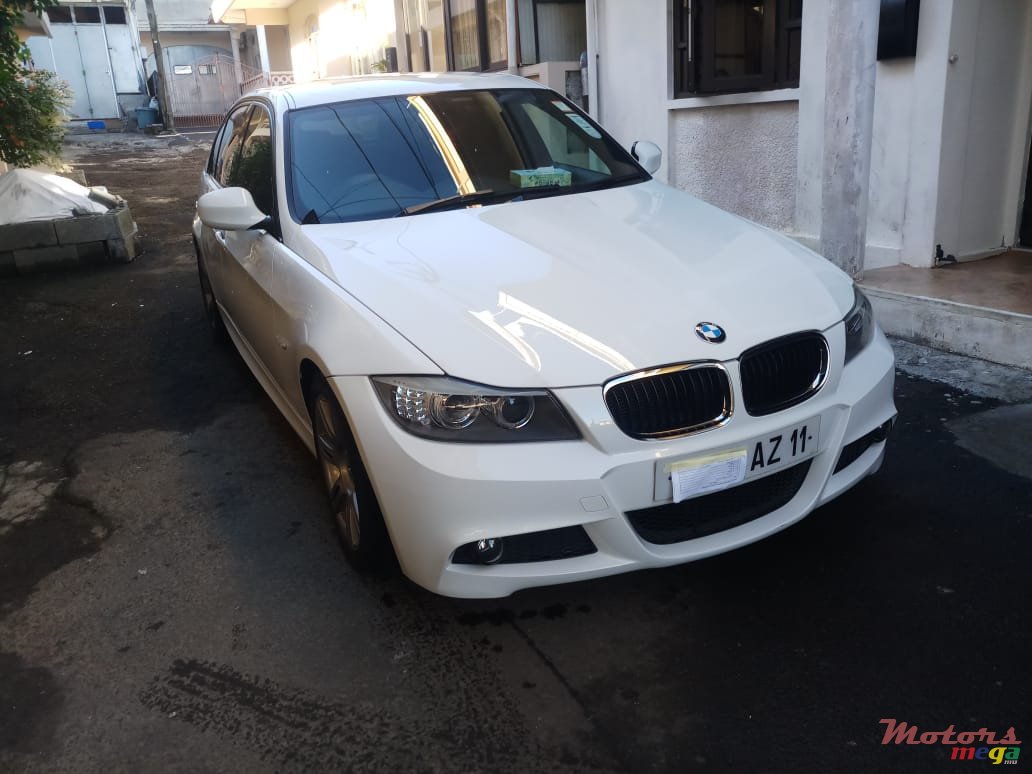 2011' BMW 3 Series Semi Sport photo #5