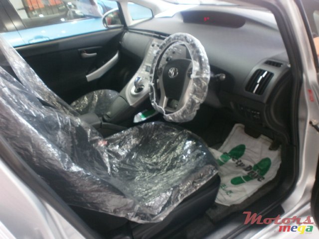 2013' Toyota Prius Plug-in Hybrid photo #2