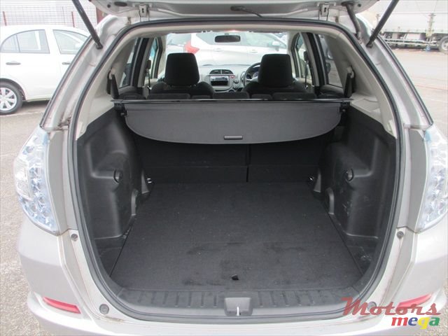 2013' Honda Fit Shuttle photo #4