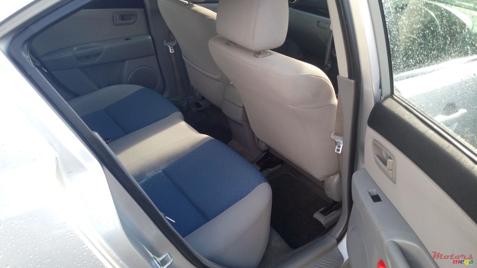 2004' Mazda Axela JAPAN photo #4