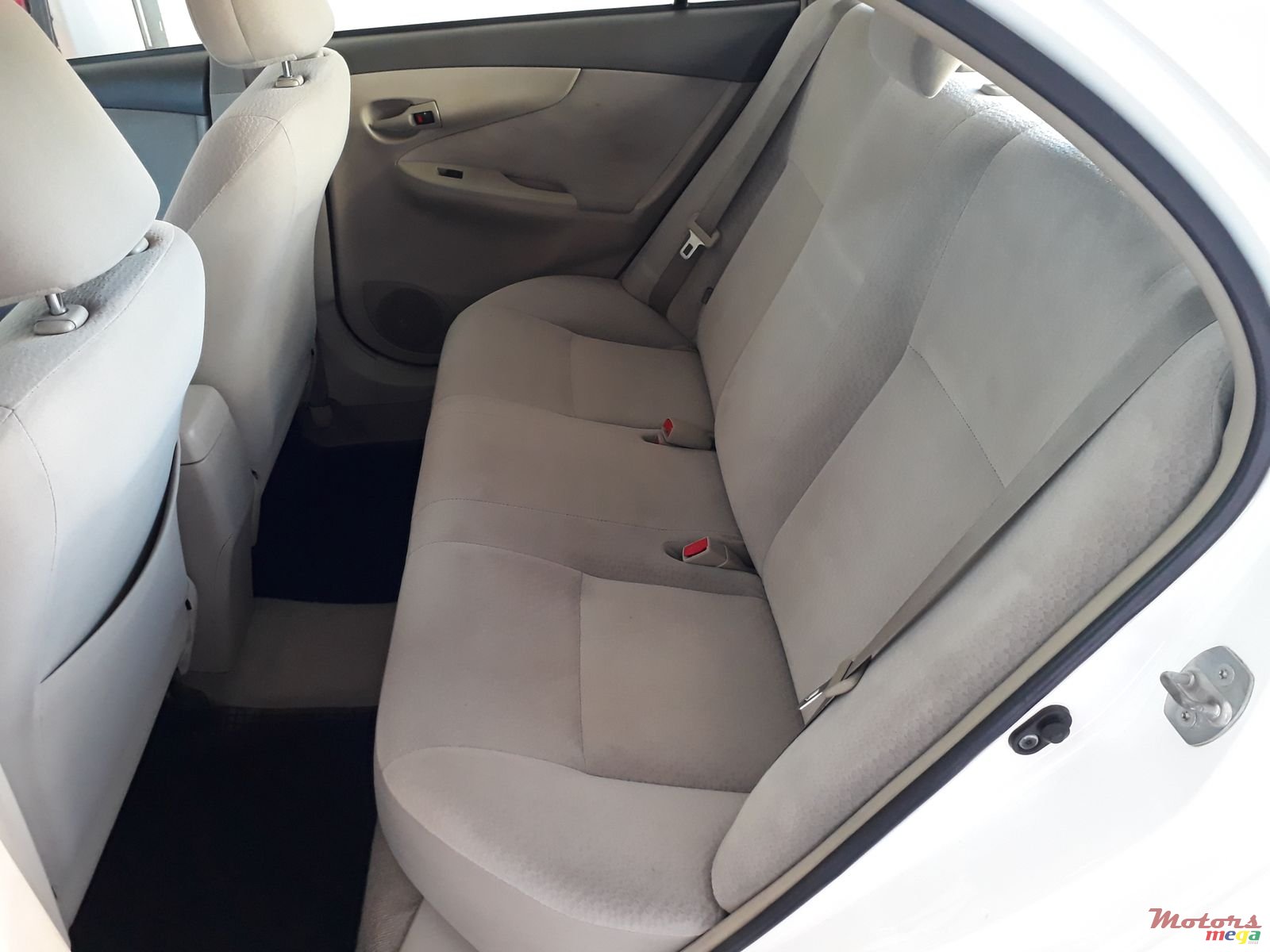 2011' Toyota Axio X LIMITED EDITION photo #2