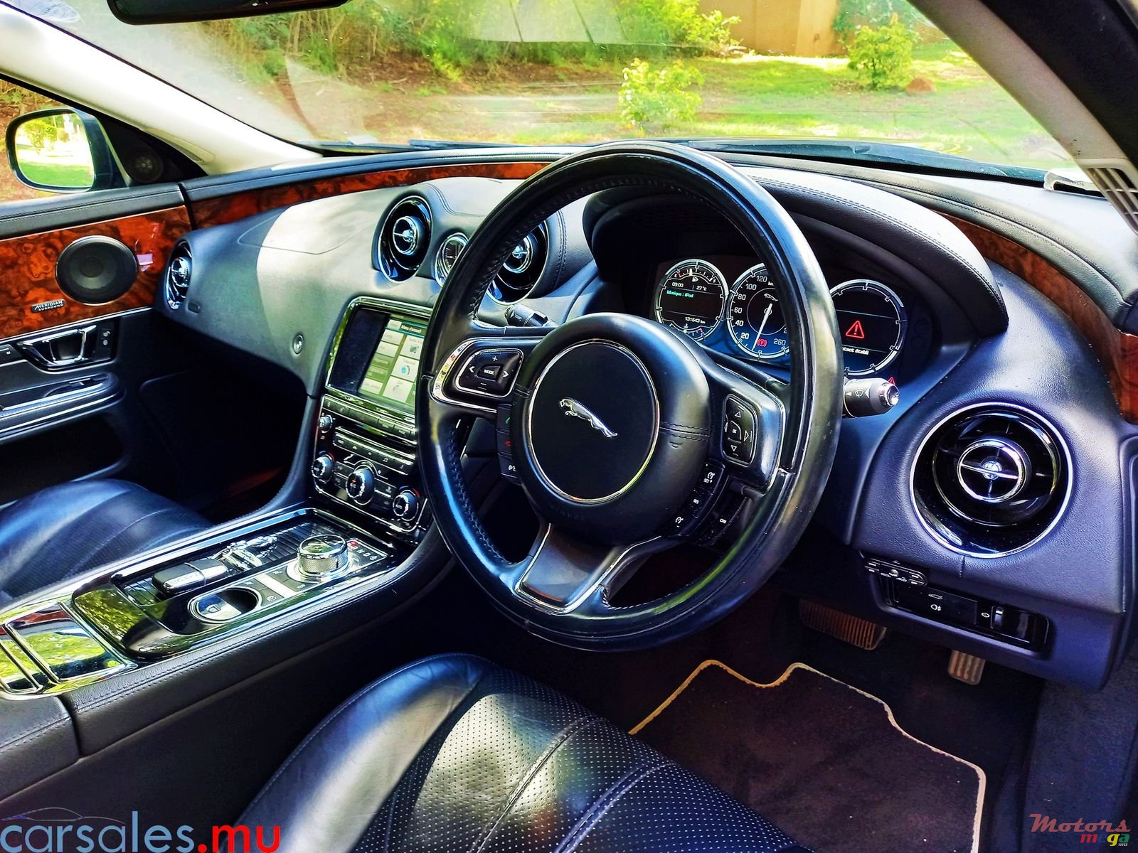 2015' Jaguar XJL photo #5