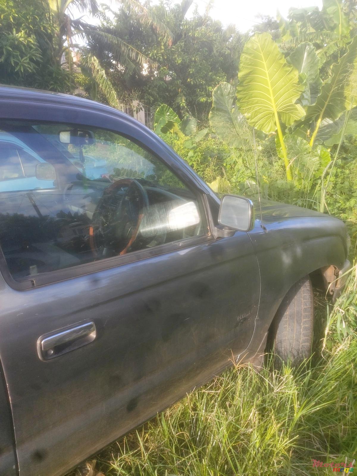 2000' Toyota Hilux photo #2