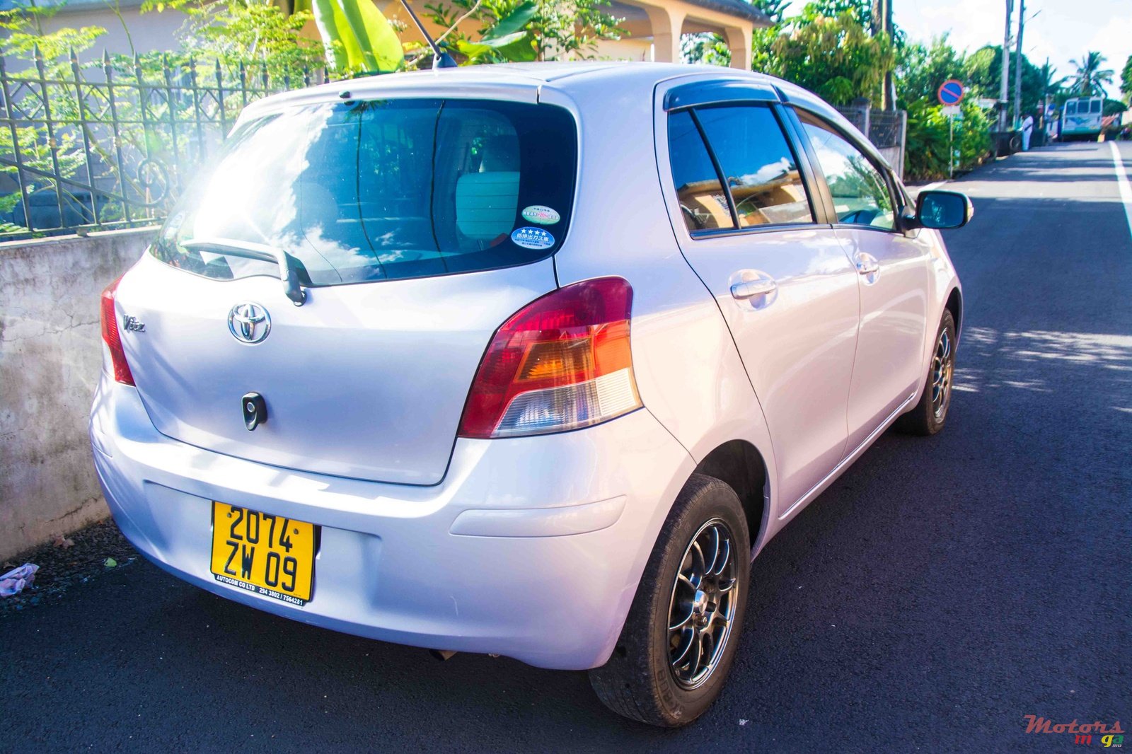 2009' Toyota Vitz photo #4