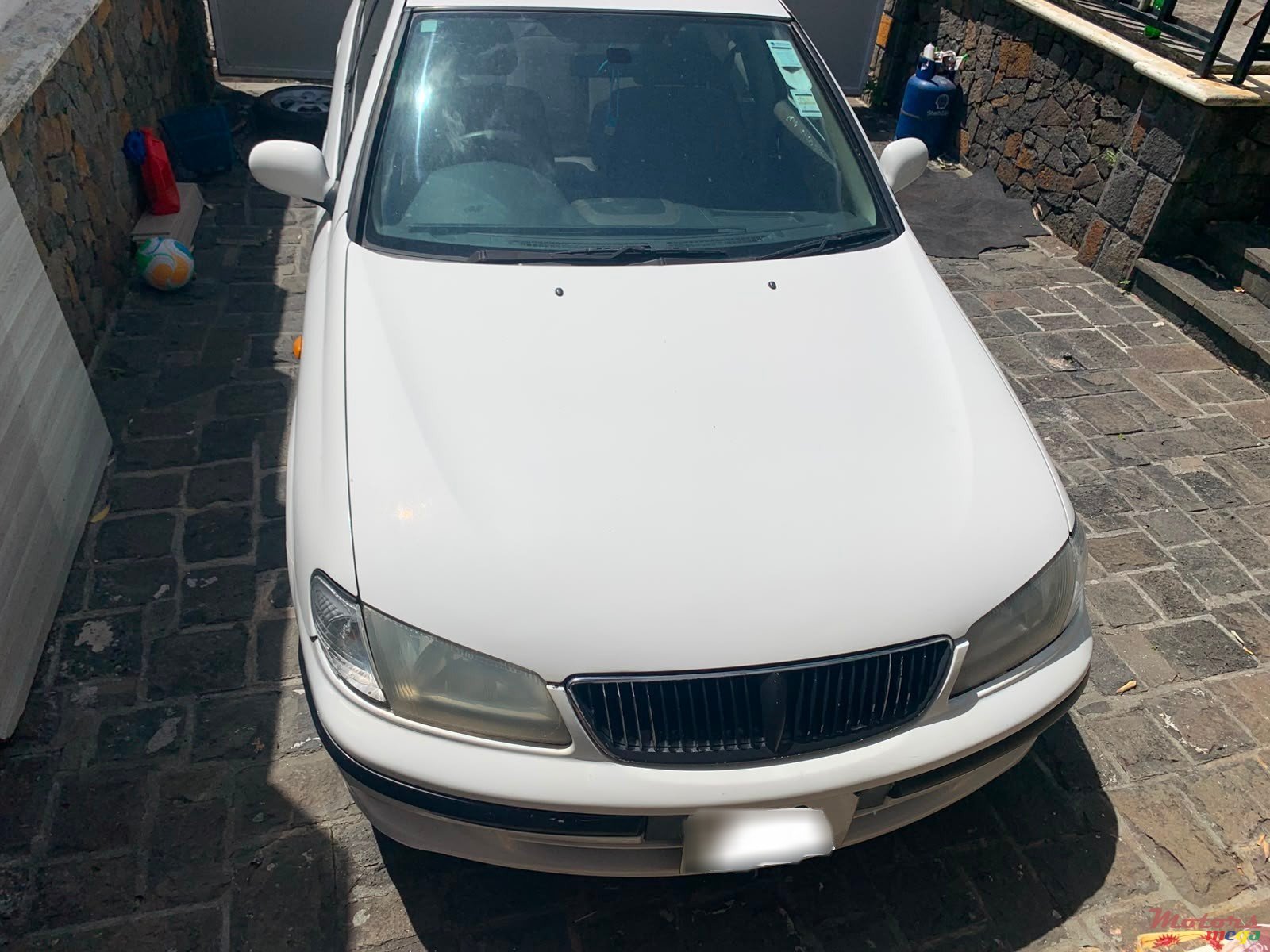 2000' Nissan Sunny photo #1