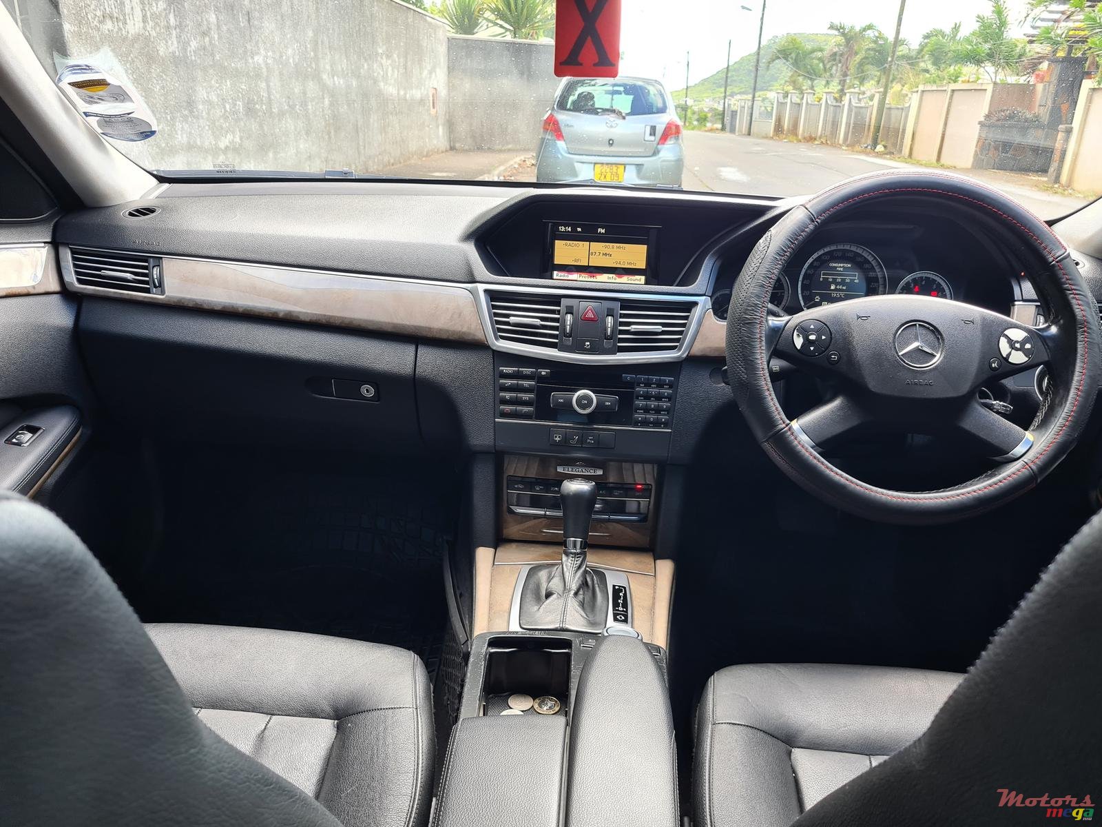 2009' Mercedes-Benz E250 automatic photo #6