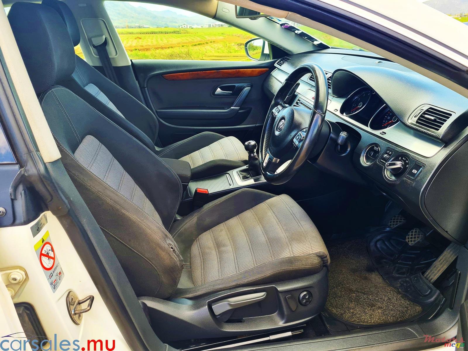 2010' Volkswagen Passat CC photo #6