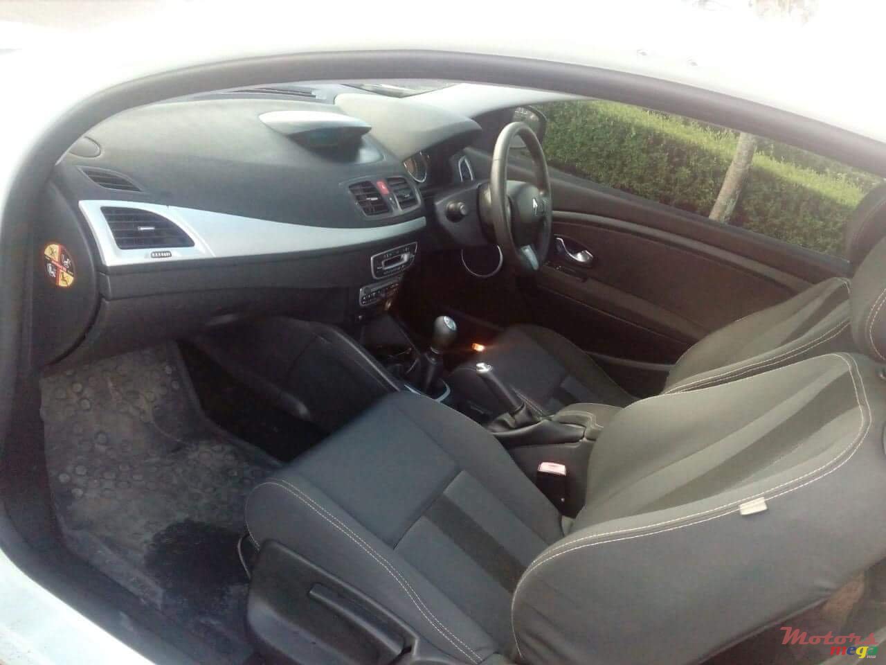 2009' Renault Megane photo #5