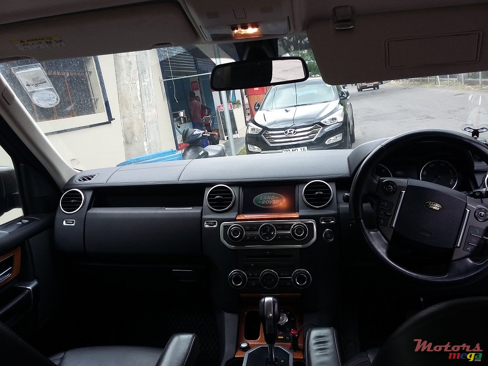 2010' Land Rover Discovery photo #3