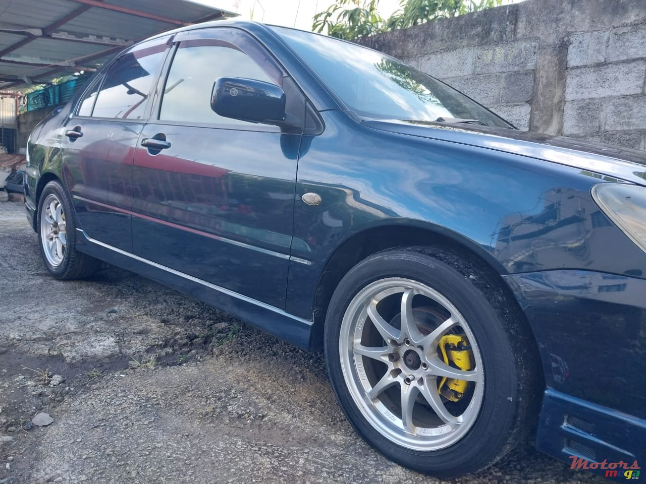 2005' Mitsubishi Lancer photo #2