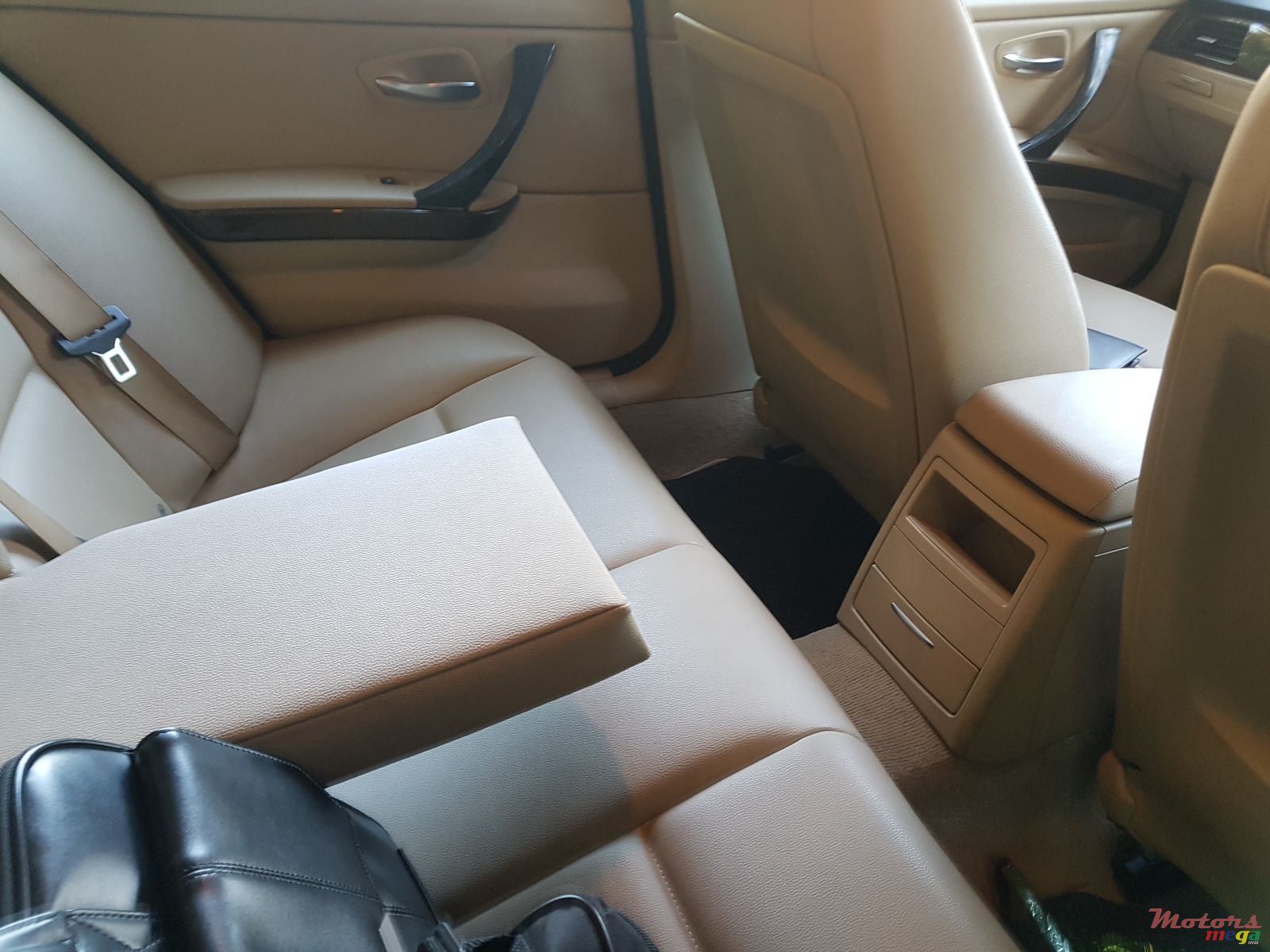 2009' BMW 3 Series photo #5